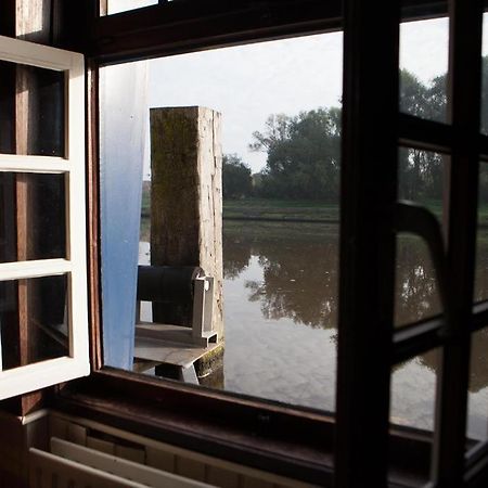 Boat Hotel De Barge Брюж Екстериор снимка