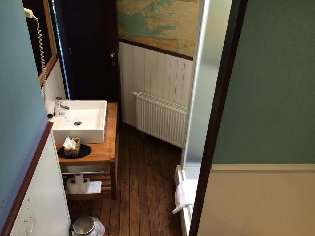 Boat Hotel De Barge Брюж Екстериор снимка