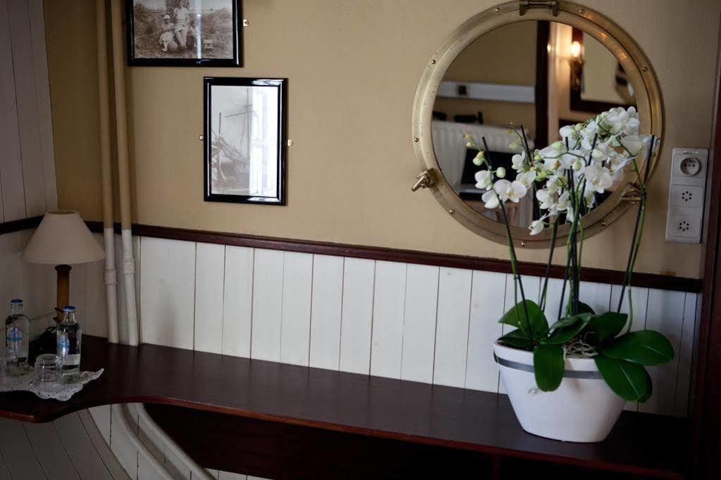 Boat Hotel De Barge Брюж Екстериор снимка