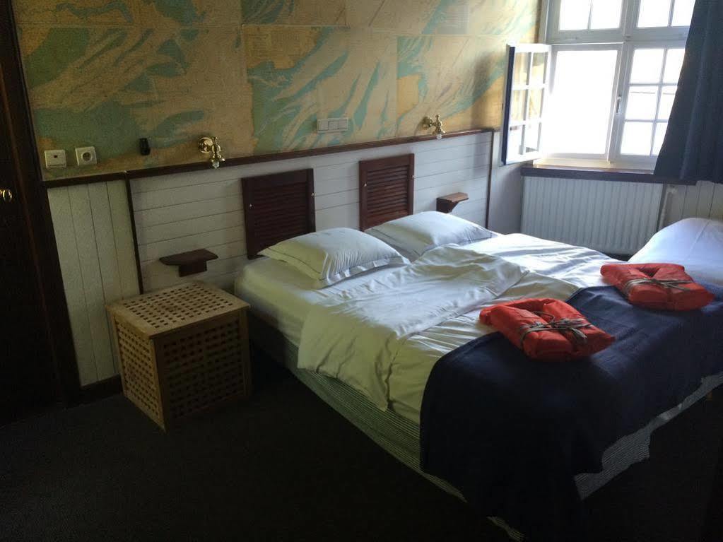 Boat Hotel De Barge Брюж Екстериор снимка