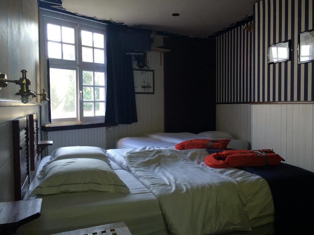 Boat Hotel De Barge Брюж Екстериор снимка