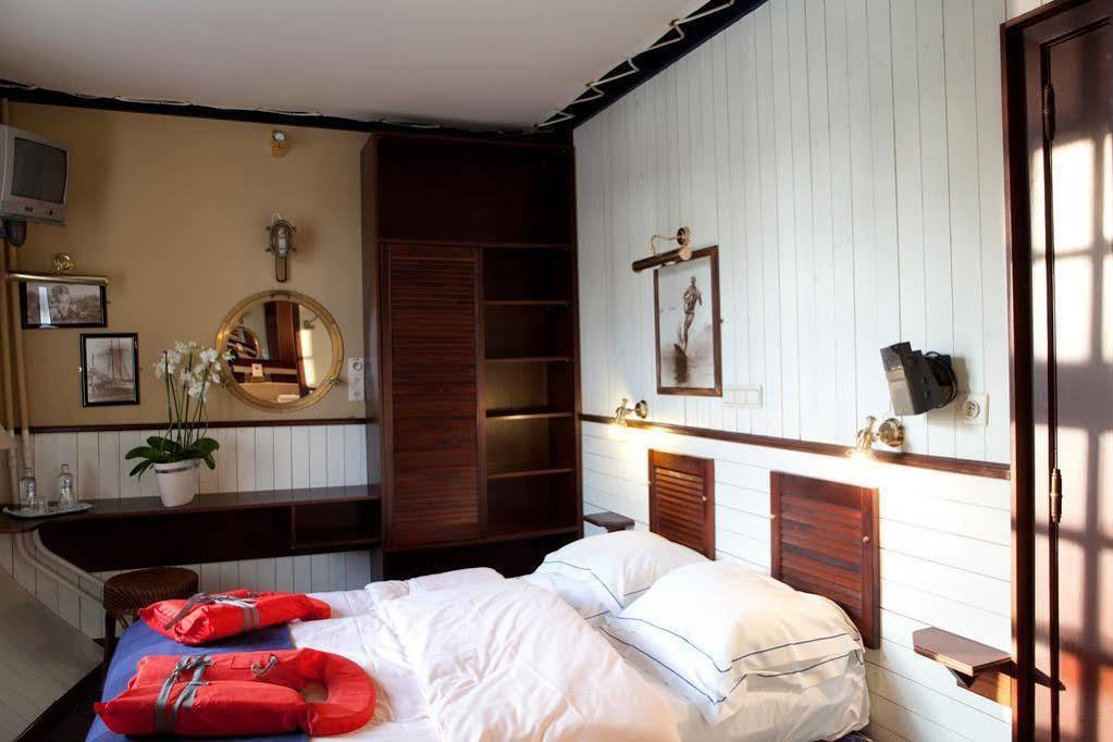 Boat Hotel De Barge Брюж Екстериор снимка