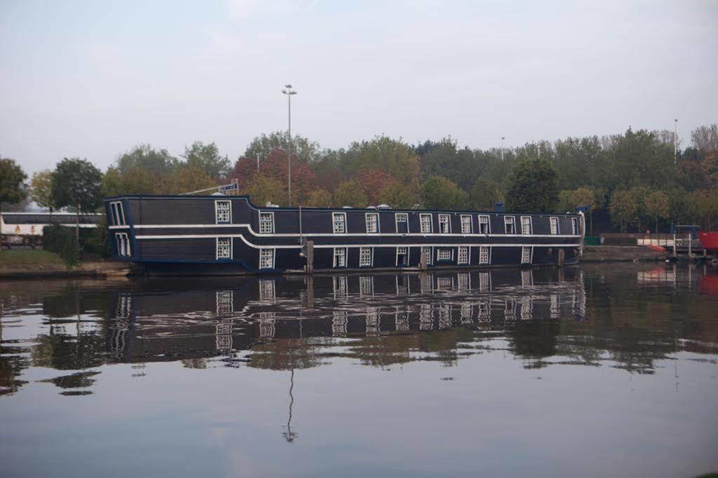 Boat Hotel De Barge Брюж Екстериор снимка