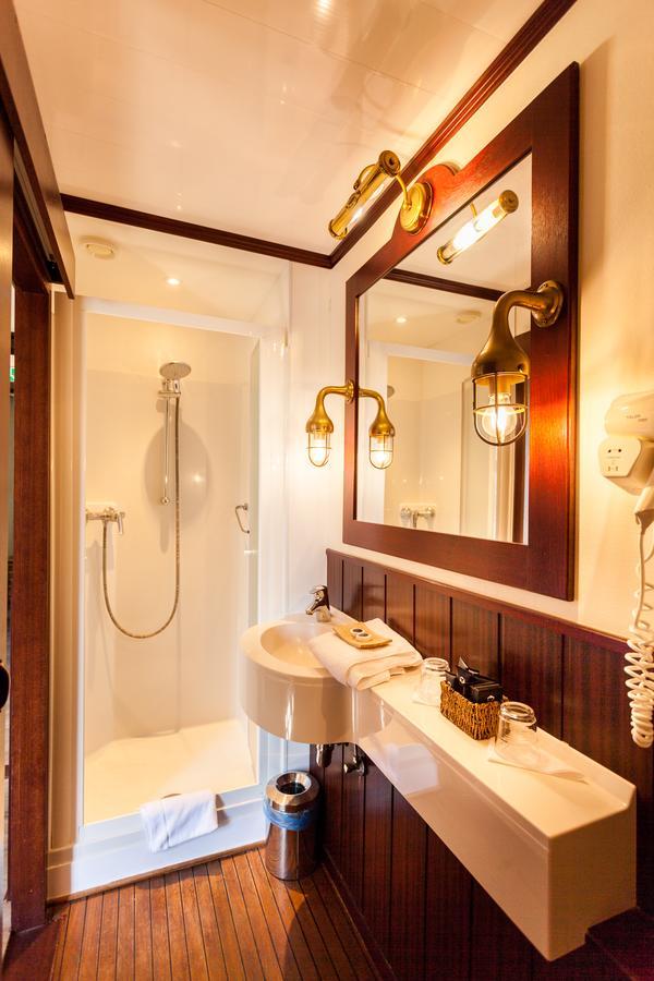 Boat Hotel De Barge Брюж Екстериор снимка