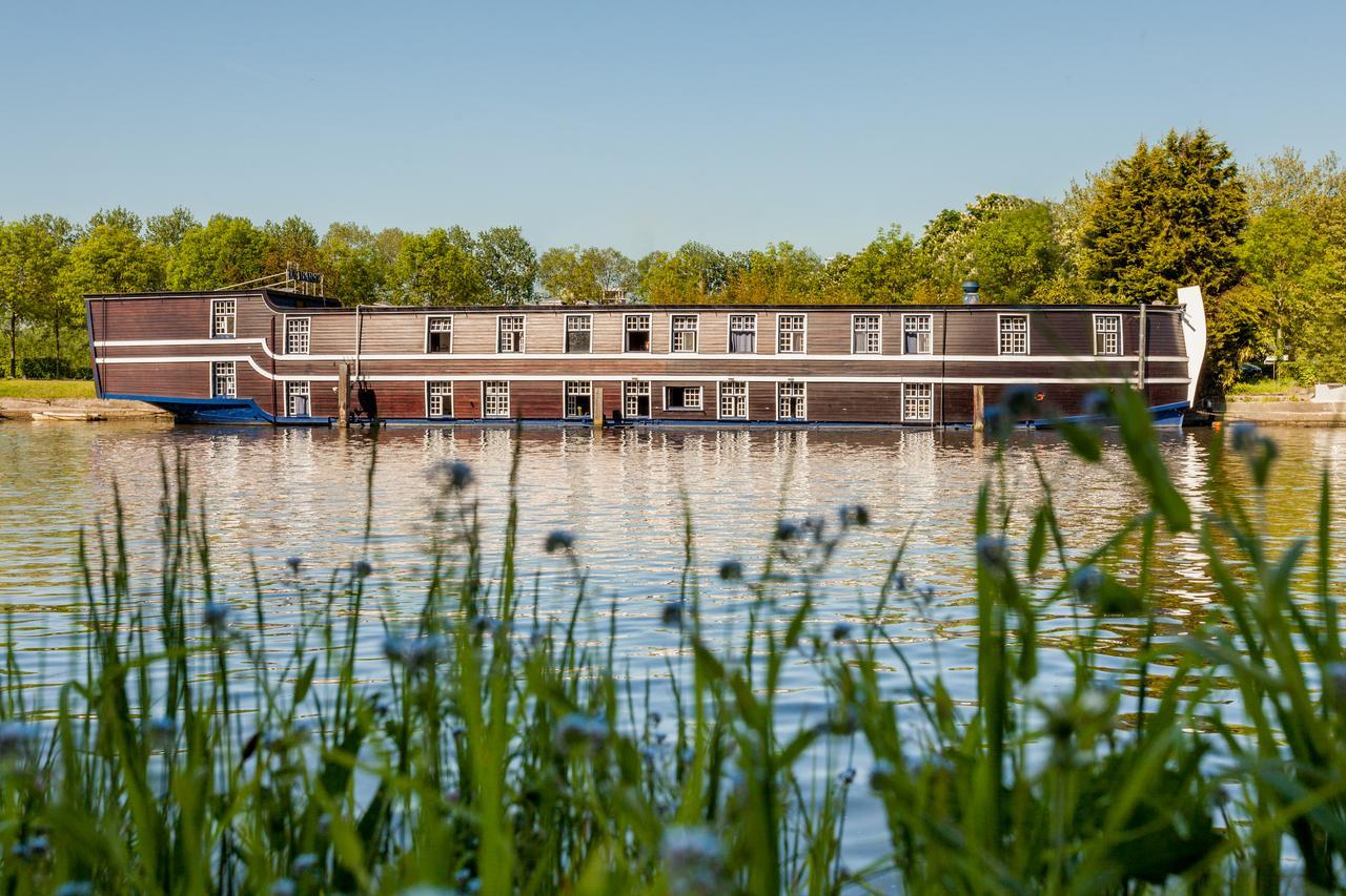 Boat Hotel De Barge Брюж Екстериор снимка