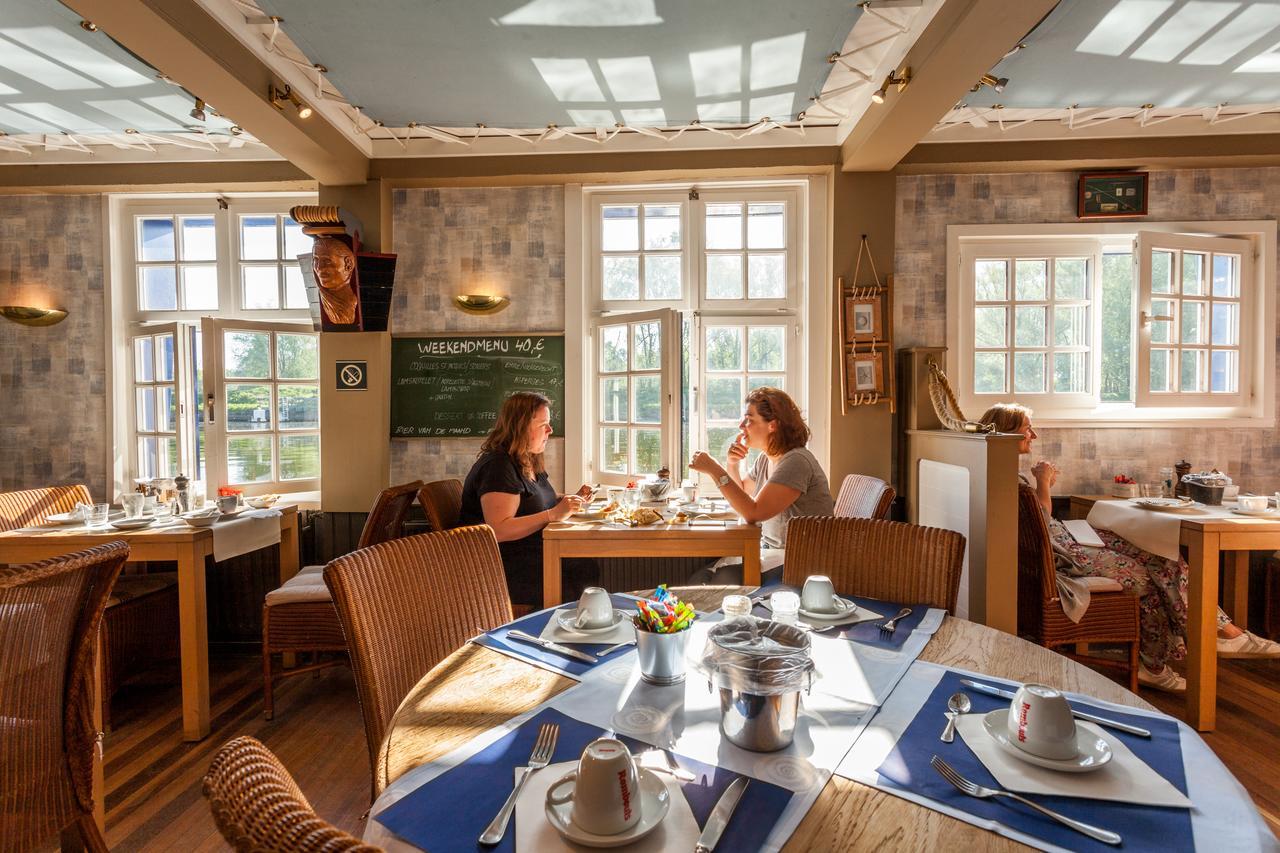Boat Hotel De Barge Брюж Екстериор снимка