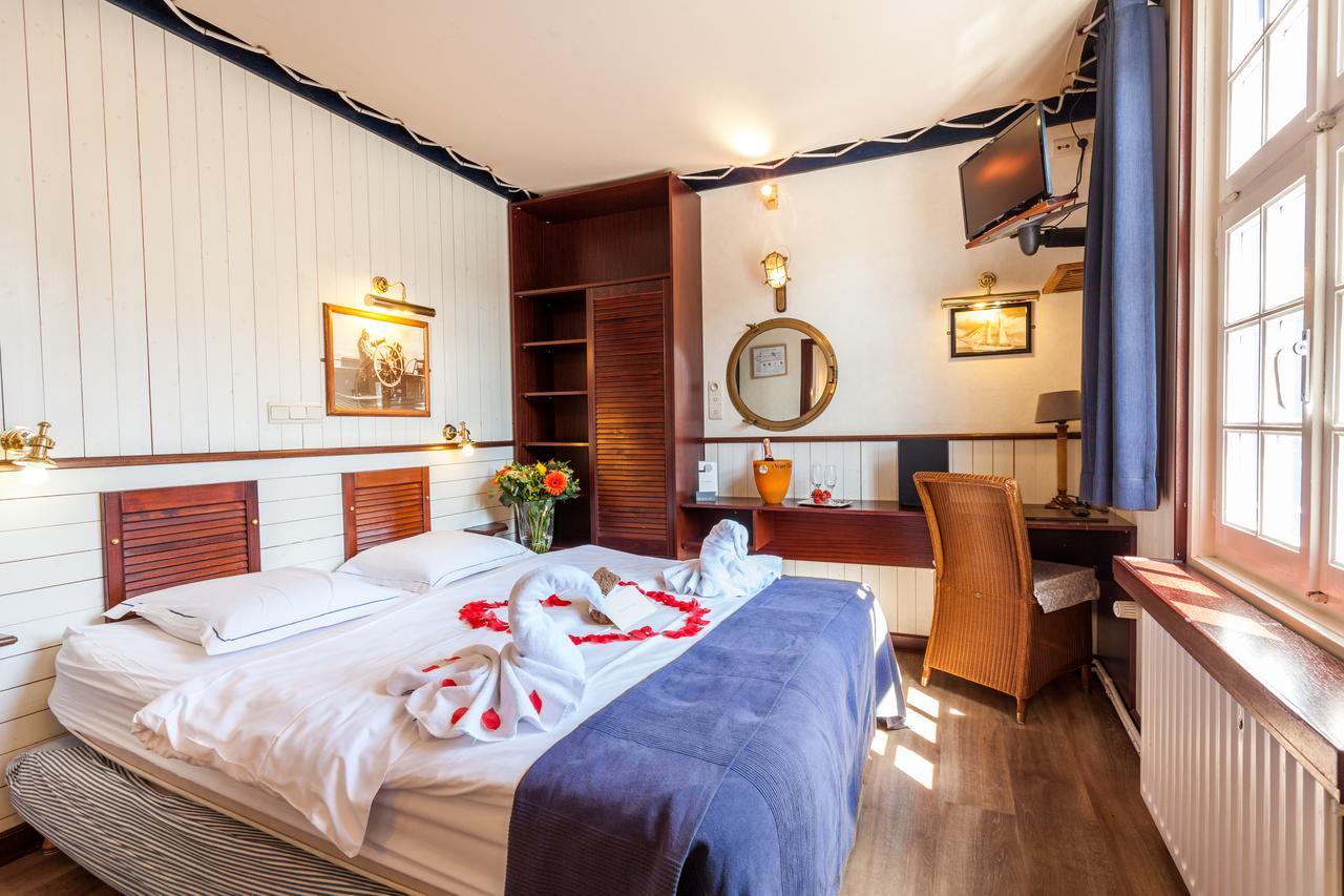 Boat Hotel De Barge Брюж Екстериор снимка