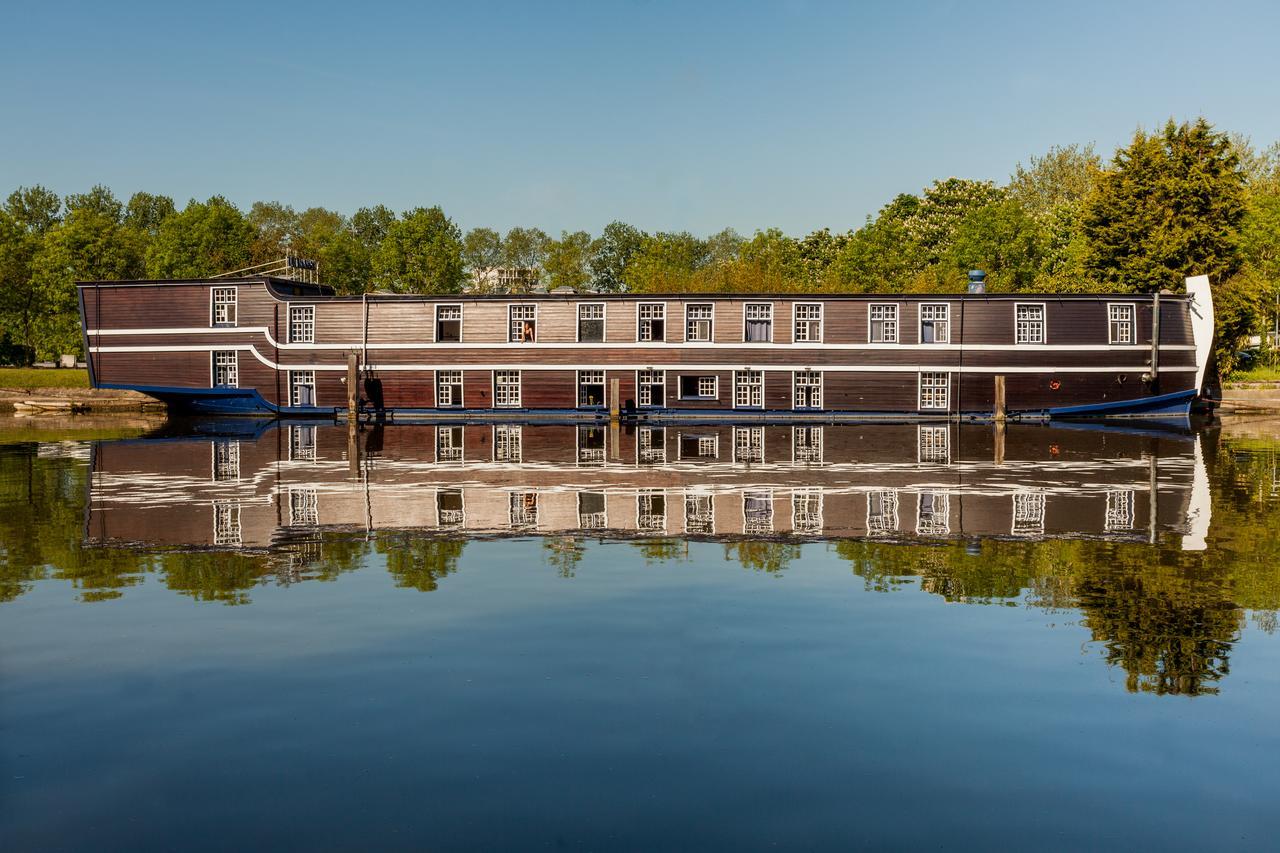Boat Hotel De Barge Брюж Екстериор снимка